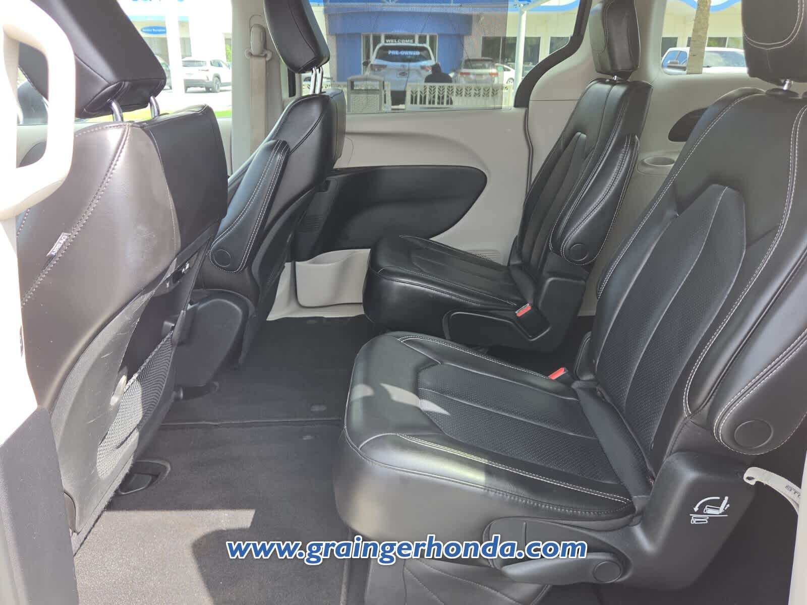 Used 2023 Chrysler Pacifica Van