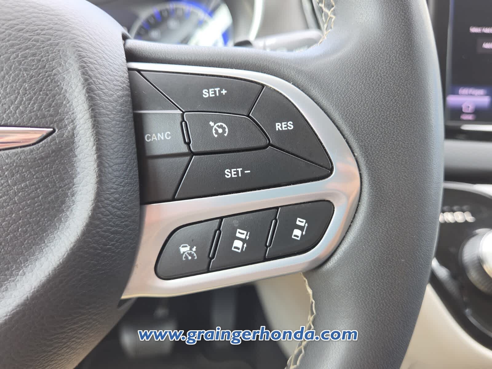 Used 2023 Chrysler Pacifica Van