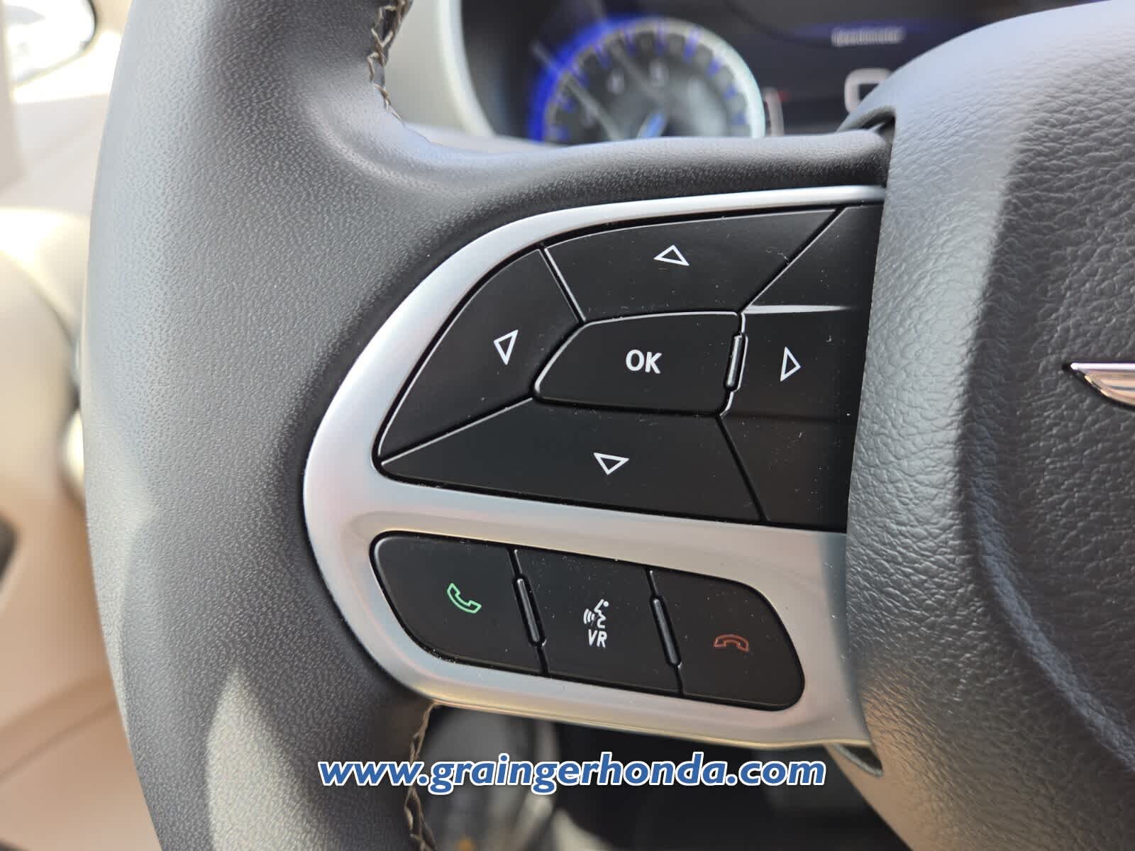 Used 2023 Chrysler Pacifica Van