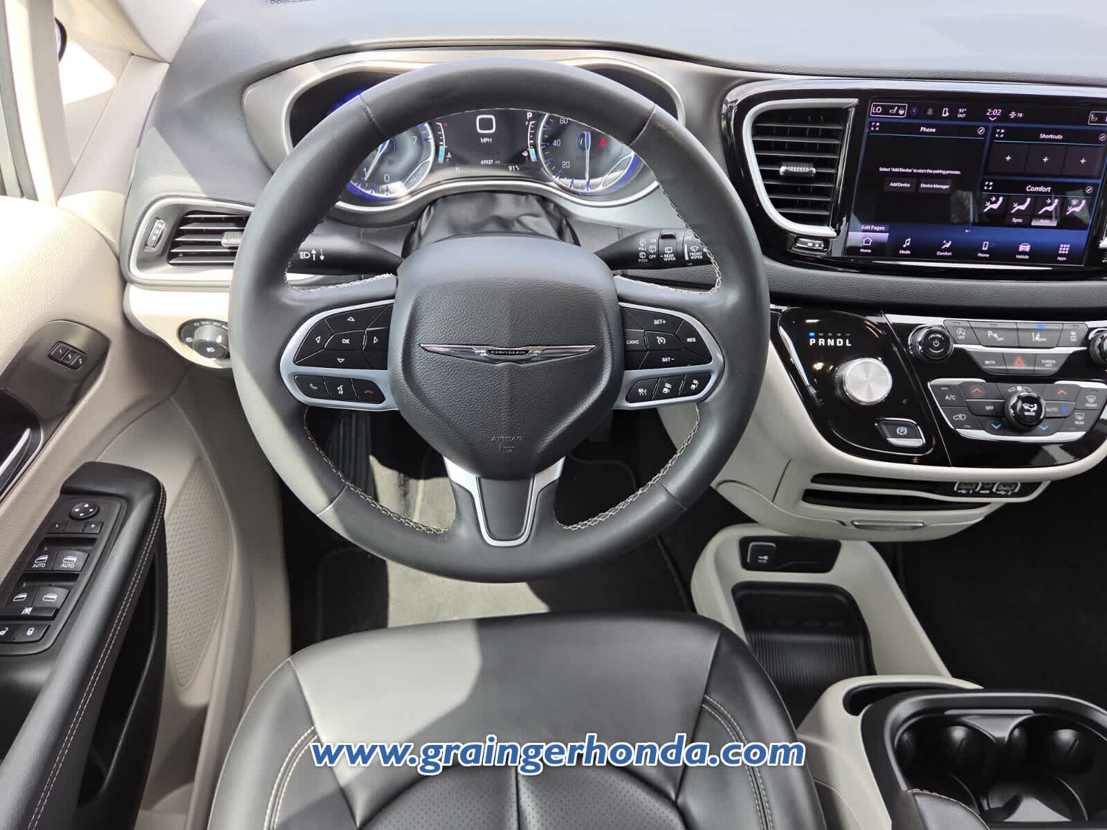 Used 2023 Chrysler Pacifica Van