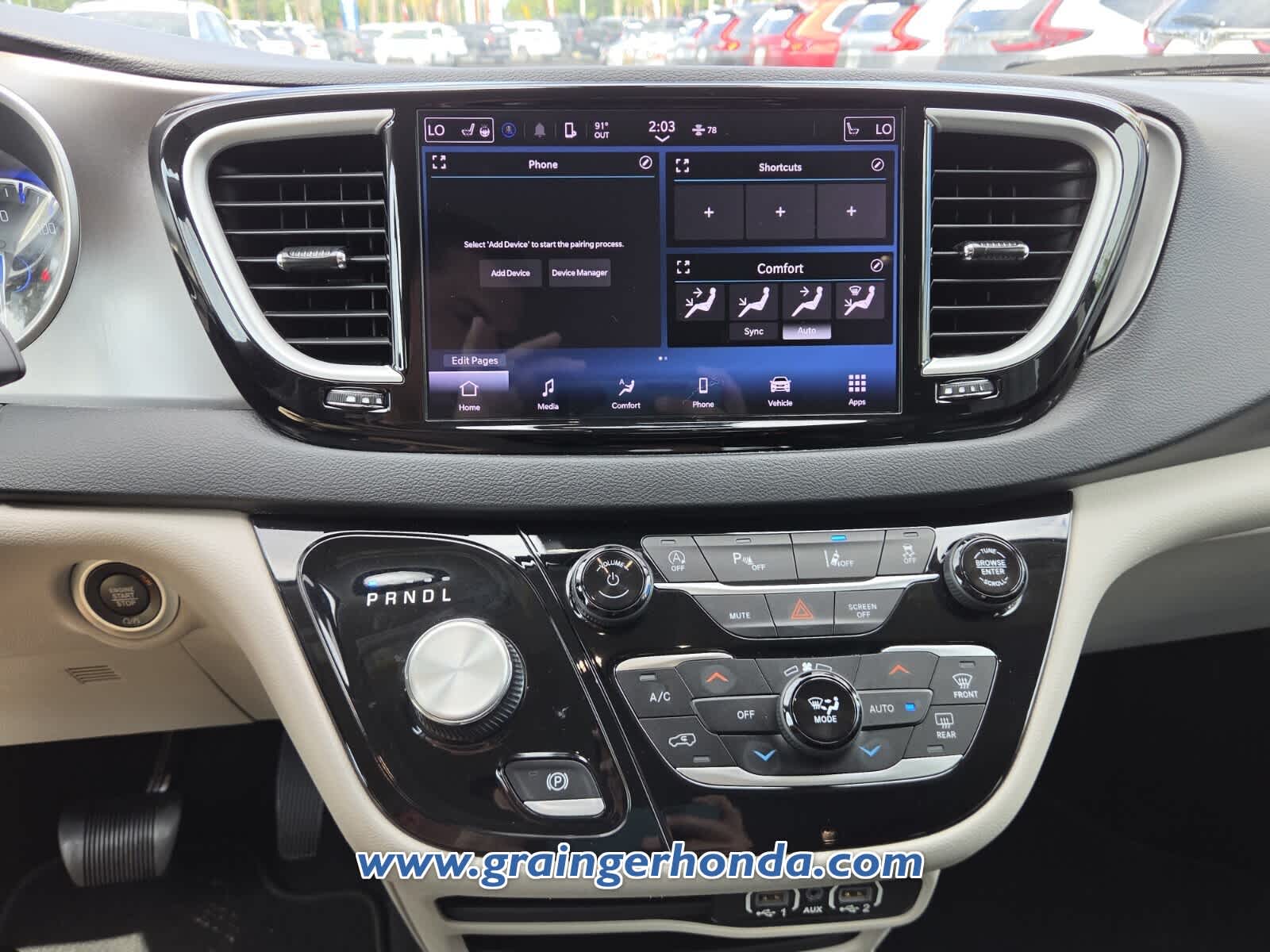Used 2023 Chrysler Pacifica Van