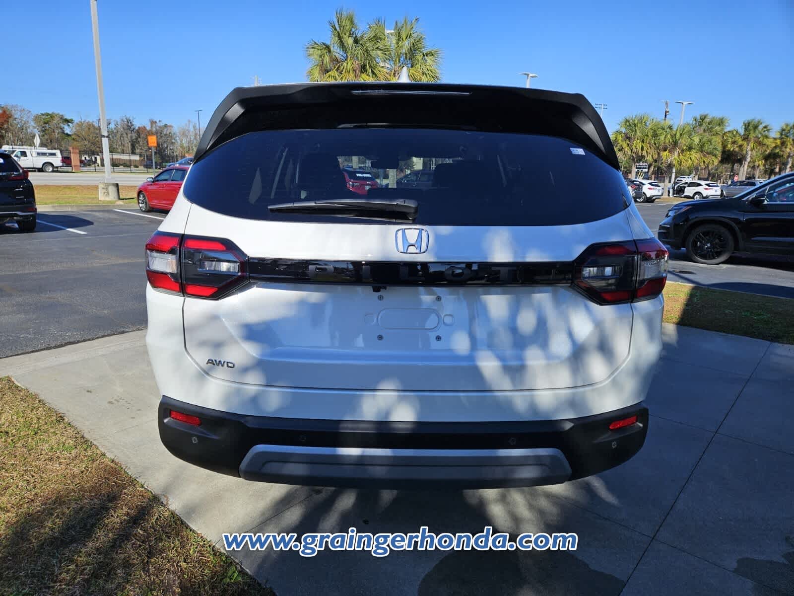 2025 Honda Pilot EX-L - Photo 4