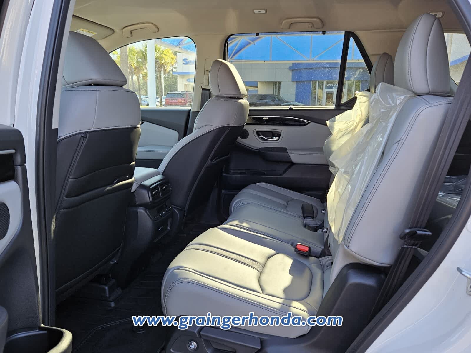 2025 Honda Pilot EX-L - Photo 10