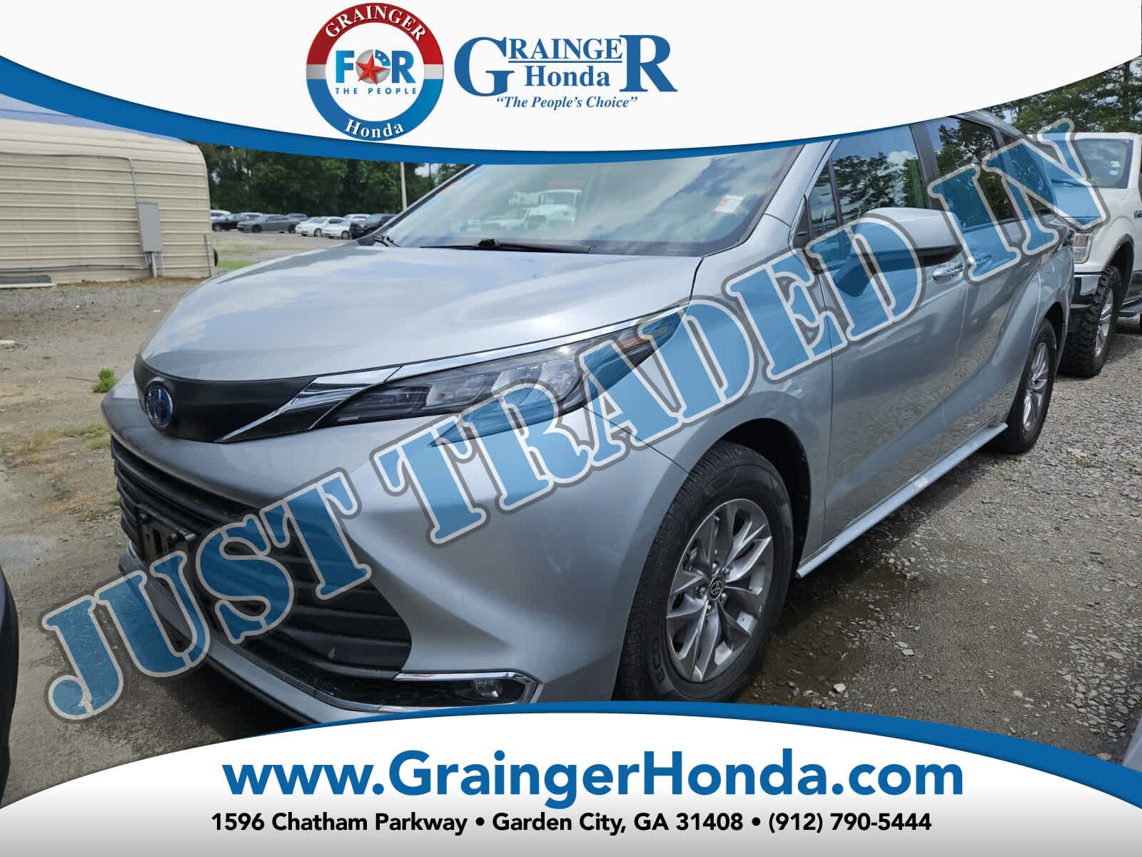 2024 Toyota Sienna XLE 8-Passenger Hybrid FWD's photo
