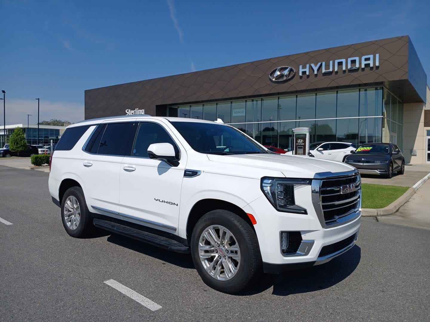 Summit White 2022 GMC Yukon SLT RWD SUV / Crossover 4X2 Automatic