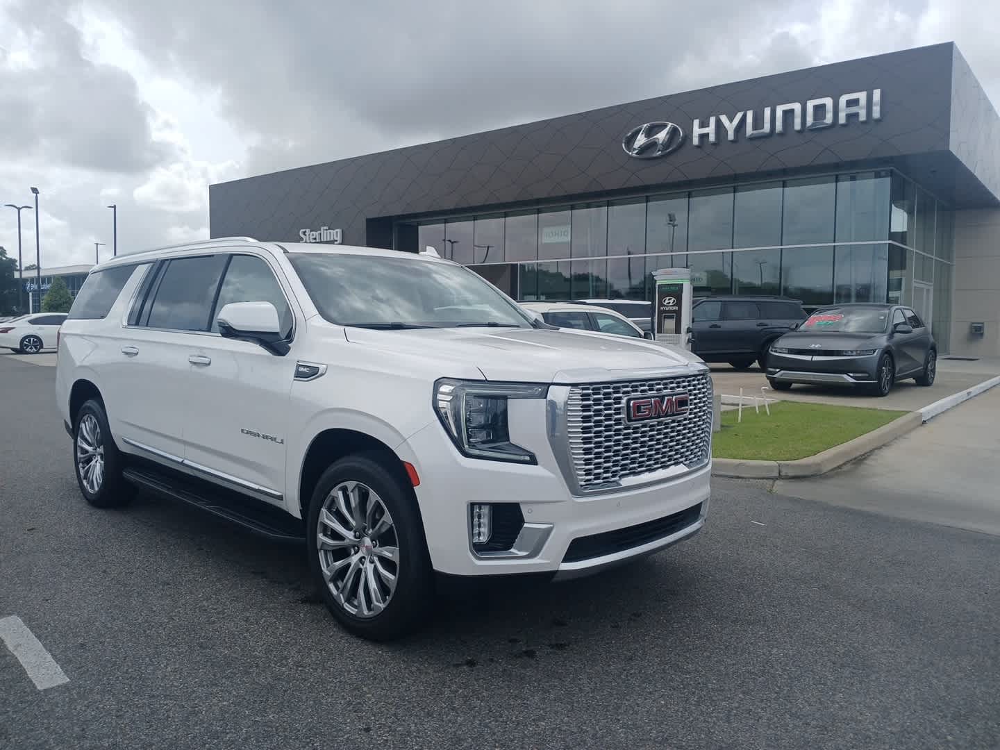 White Frost Tricoat 2021 GMC Yukon XL Denali RWD SUV / Crossover 4X2 Automatic