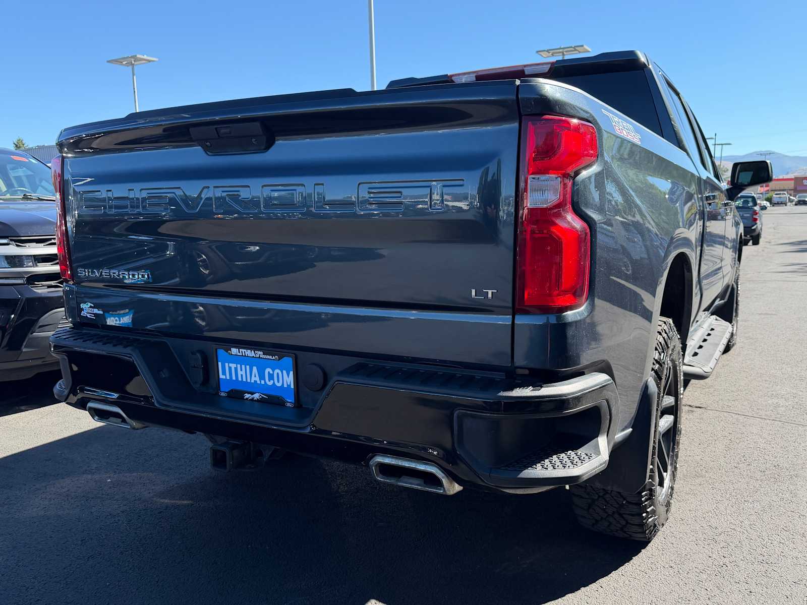 View vehicle photo 7