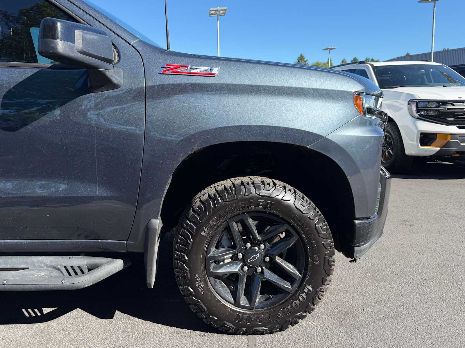 View vehicle photo 5