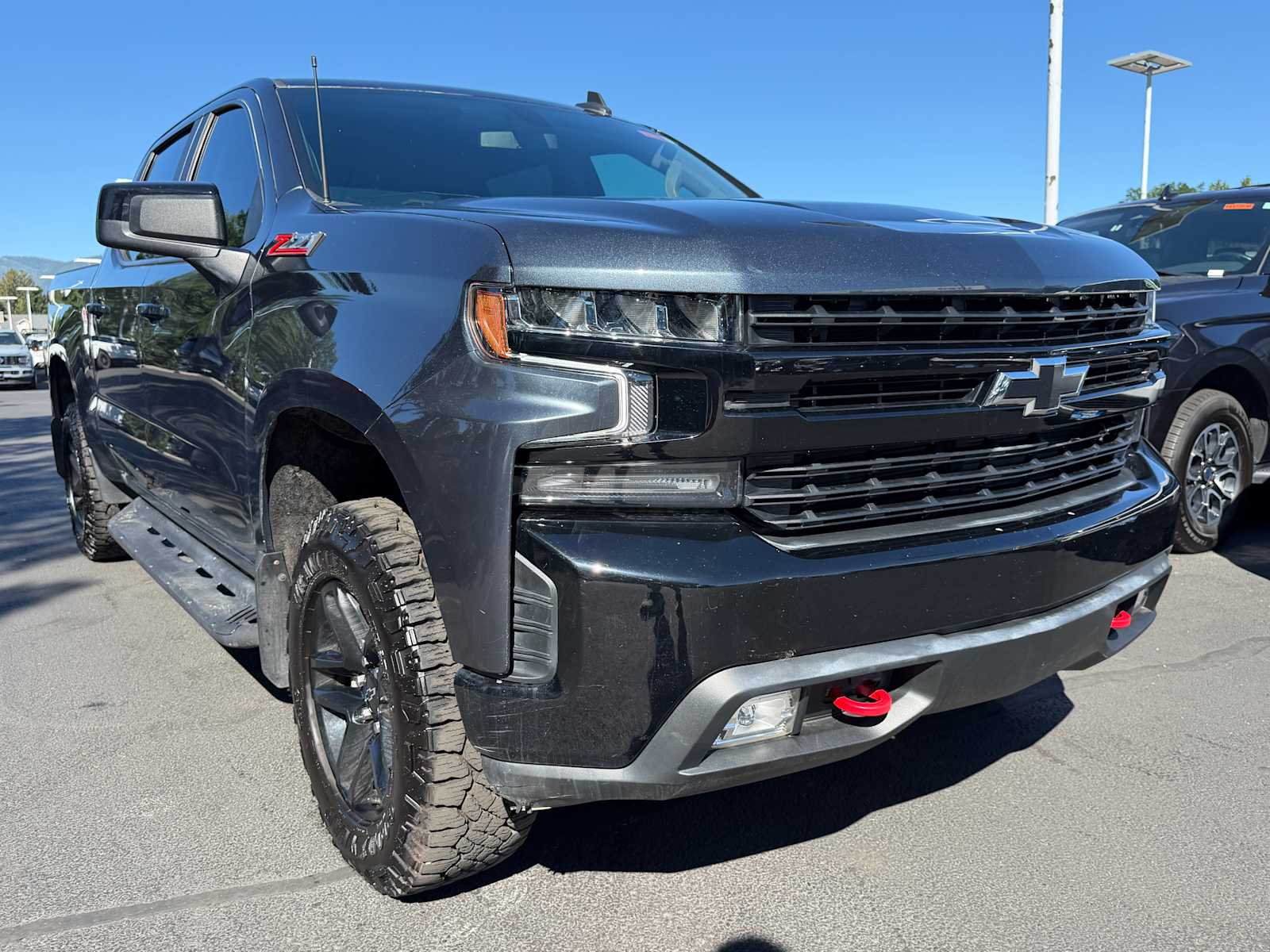 View vehicle photo 4