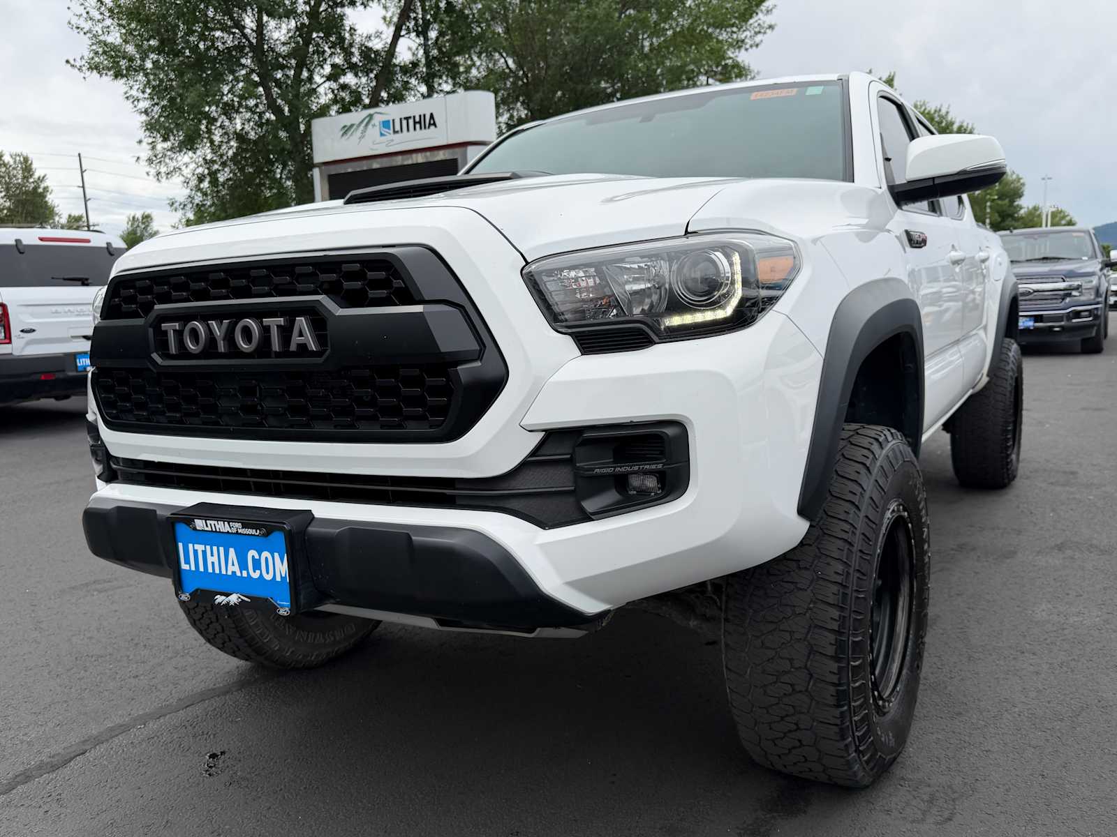 Super White 2017 Toyota Tacoma Pickup Truck Four-Wheel Drive Automatic