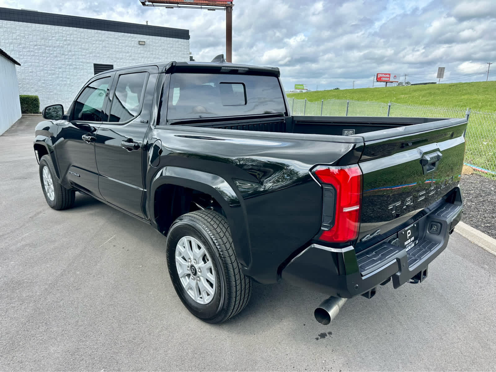 View vehicle photo 7