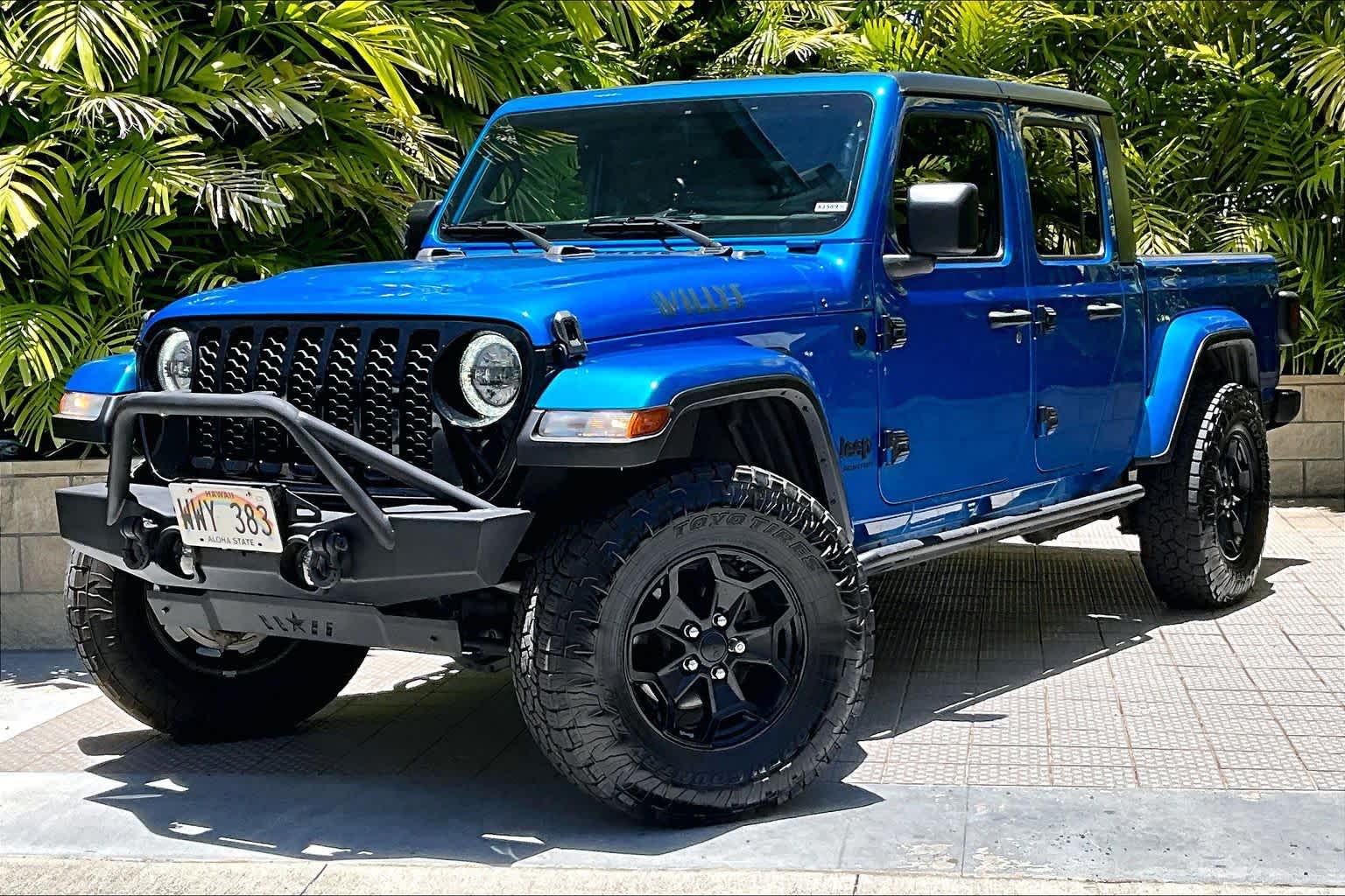 Hydro Blue Pearlcoat 2022 Jeep Gladiator Willys Sport Crew Cab 4WD Pickup Truck Four-Wheel Drive 8-Speed Automatic