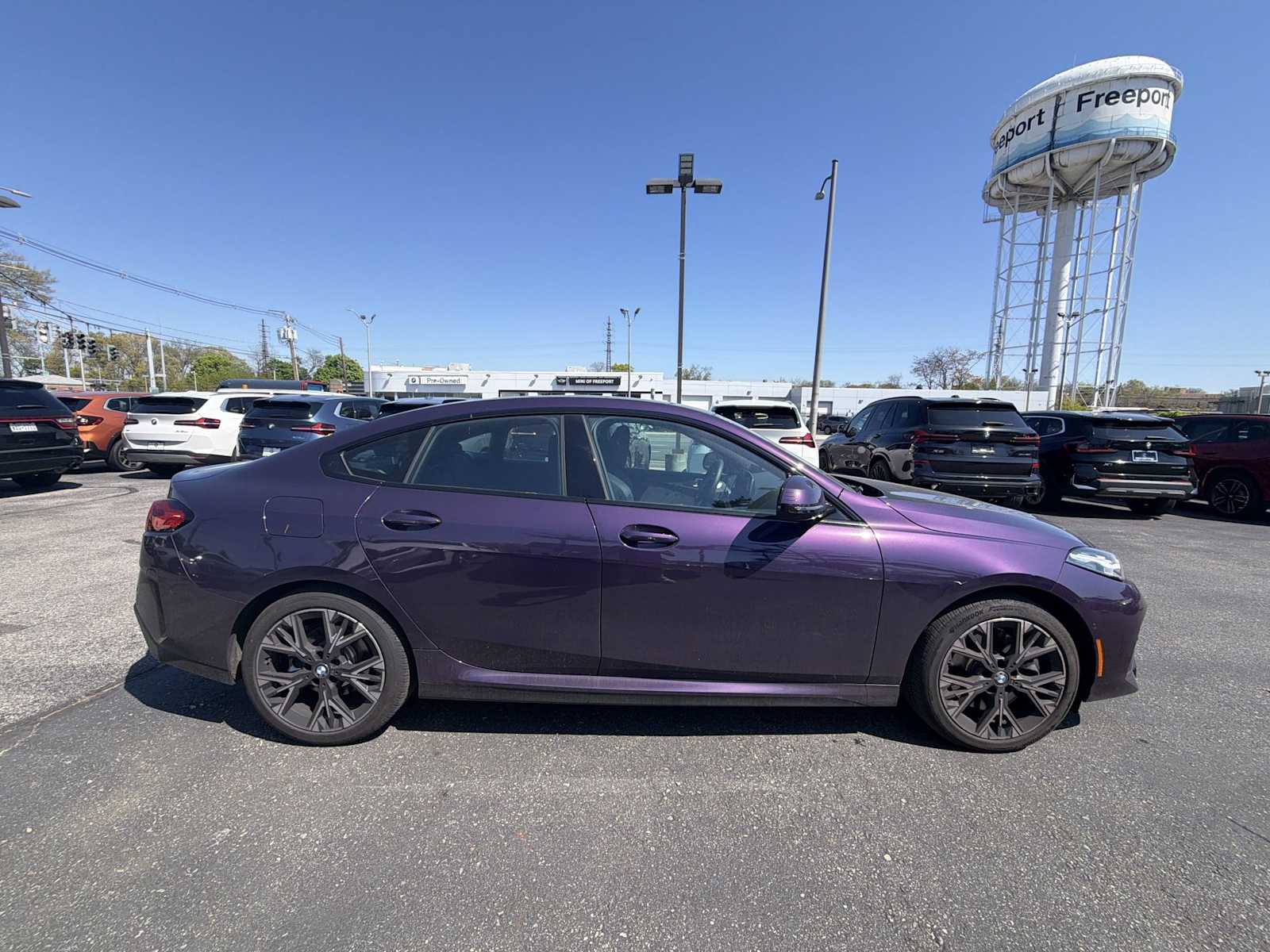 View vehicle photo 4