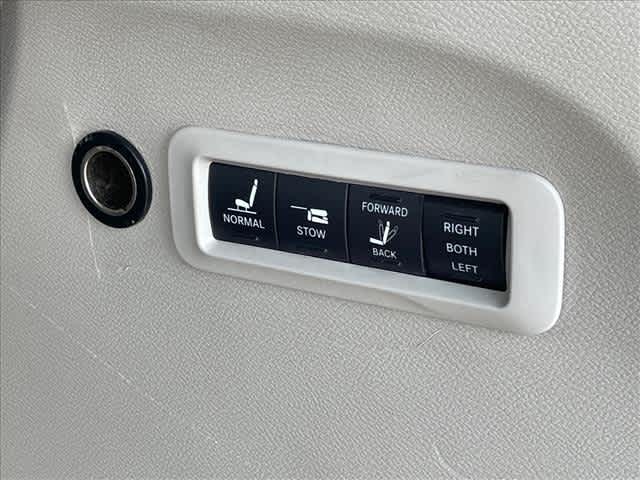 Used 2020 Chrysler Pacifica Van