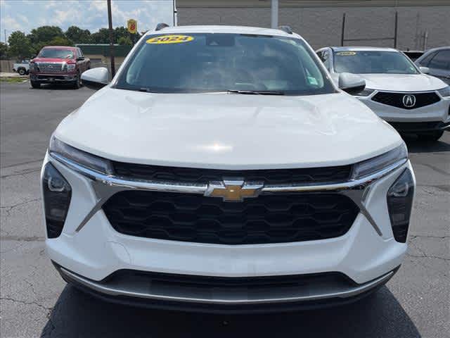 Used 2024 Chevrolet Trax SUV