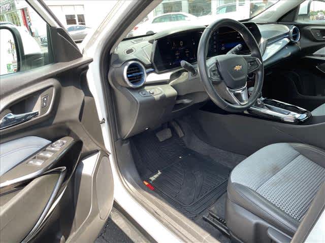 Used 2024 Chevrolet Trax SUV