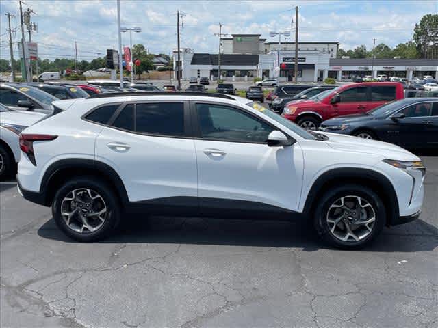 Used 2024 Chevrolet Trax SUV