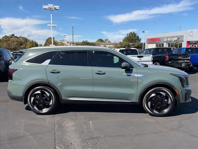Used 2025 Kia Sorento Hybrid SUV