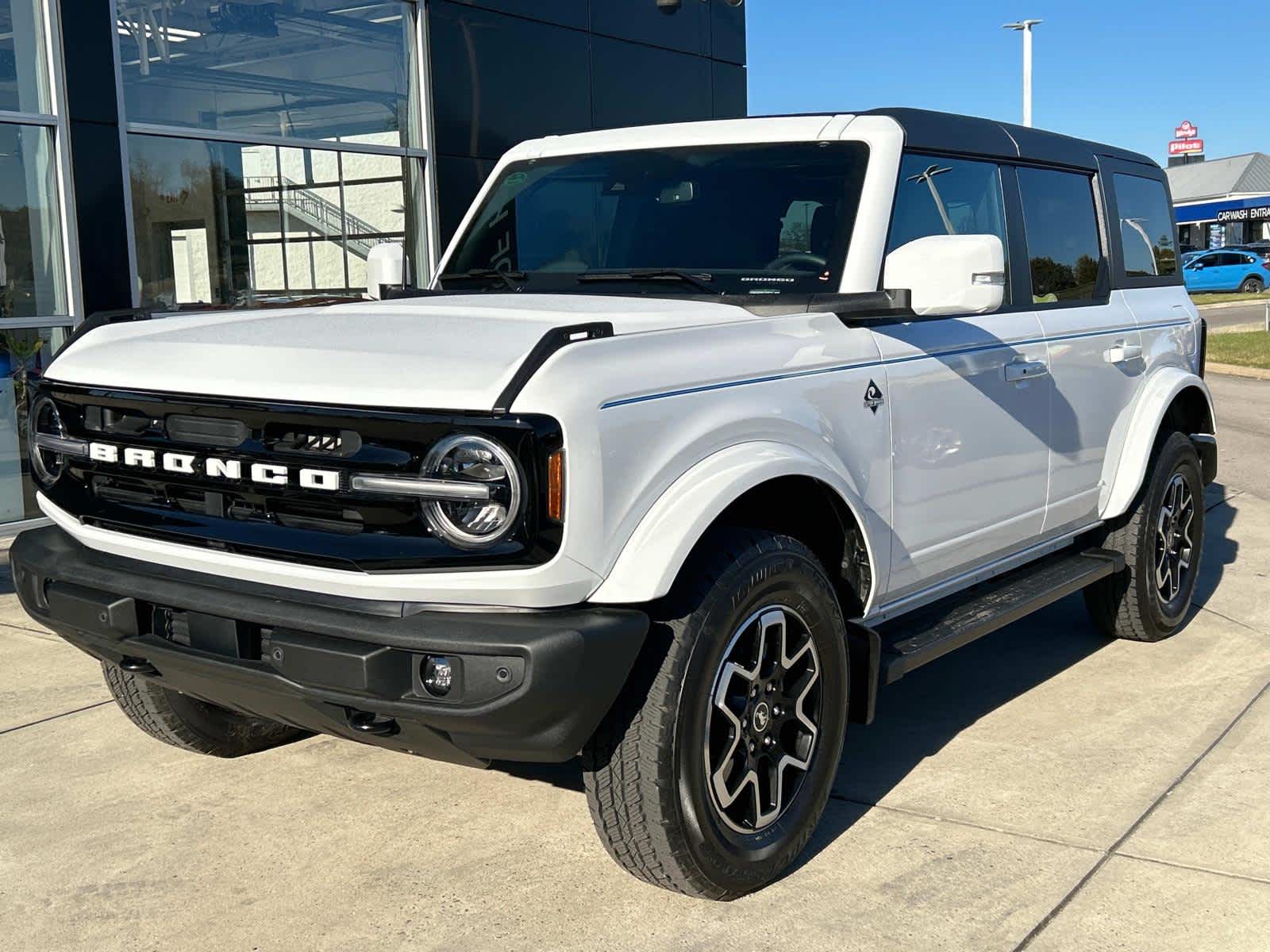 2023 Ford Bronco Outer Banks 2