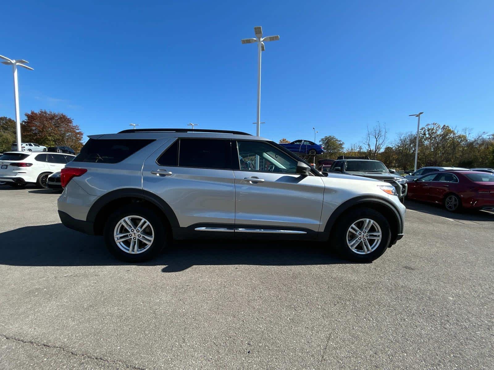 2020 Ford Explorer XLT 2