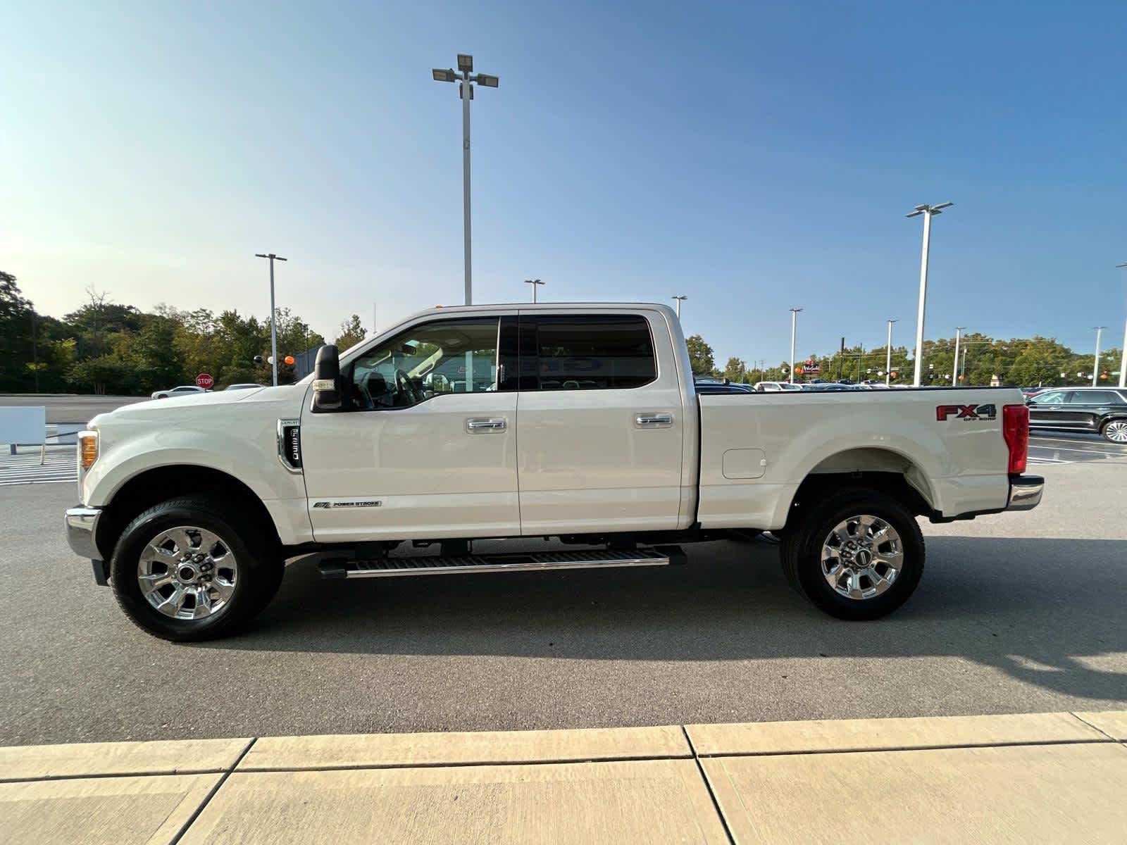 2017 Ford Super Duty F-250 SRW Lariat 4WD Crew Cab 6.75 Box 6