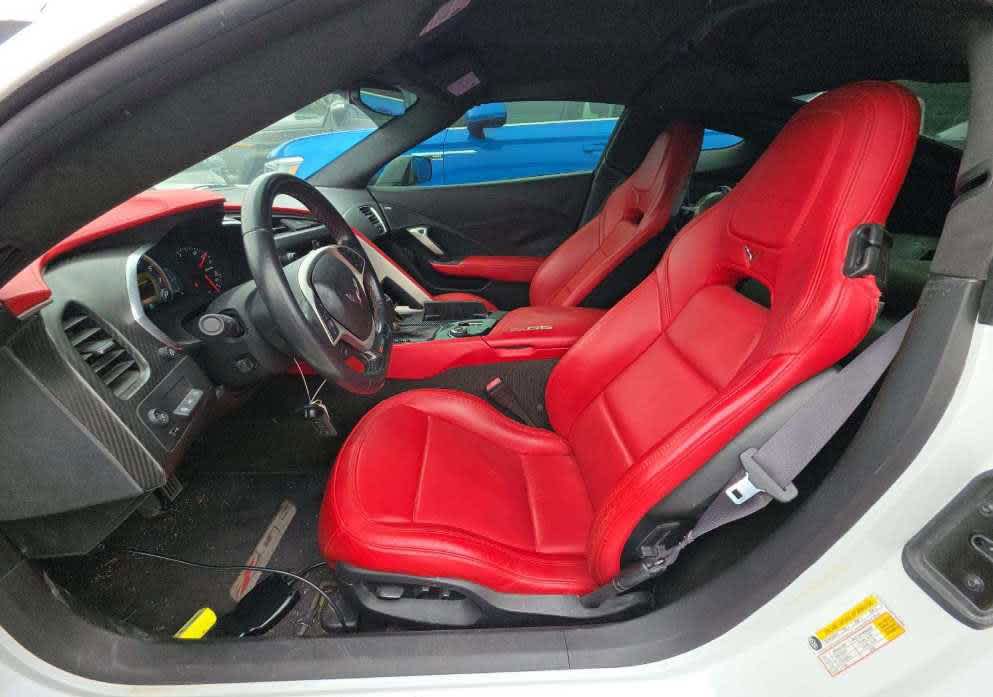 View vehicle photo 3