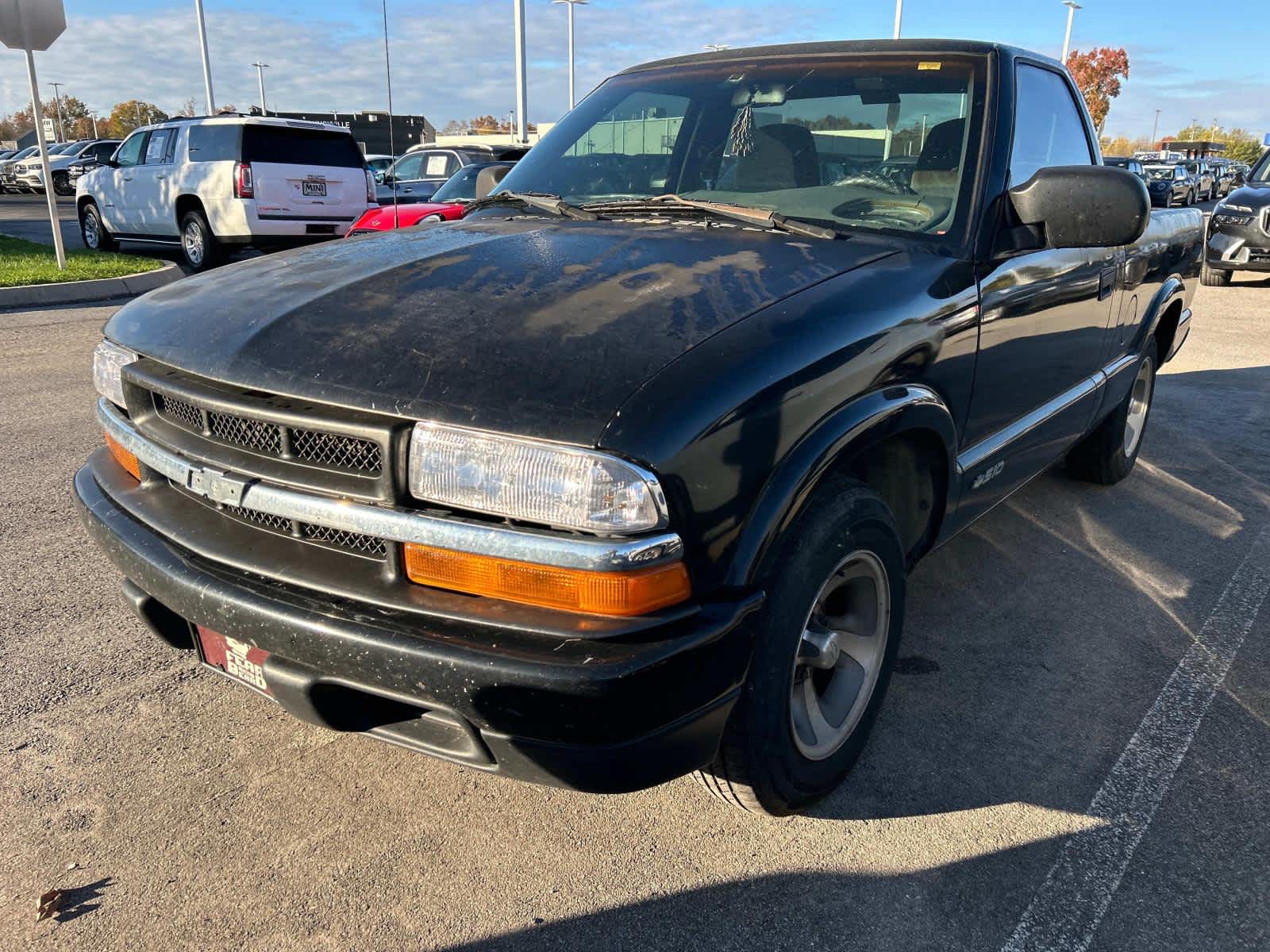 1999 Chevrolet S-10 LS Reg Cab 108 WB 2