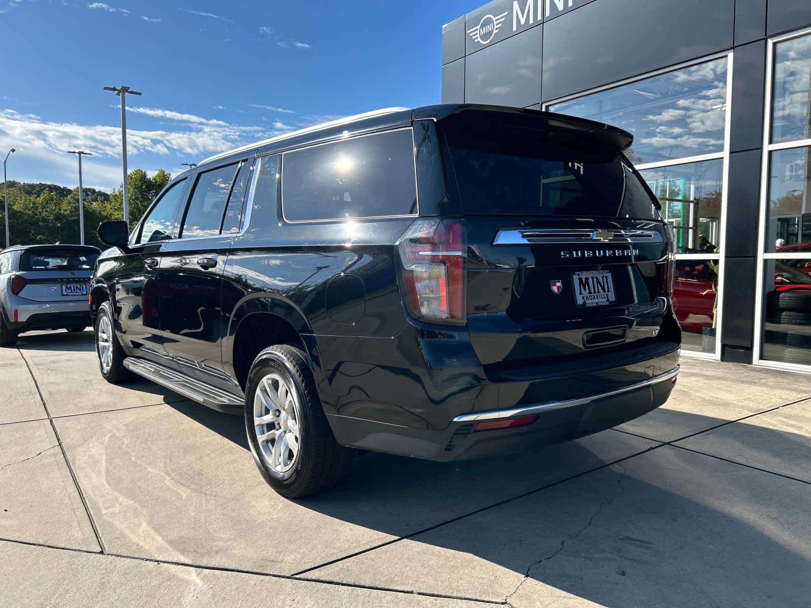 2023 Chevrolet Suburban LT 8