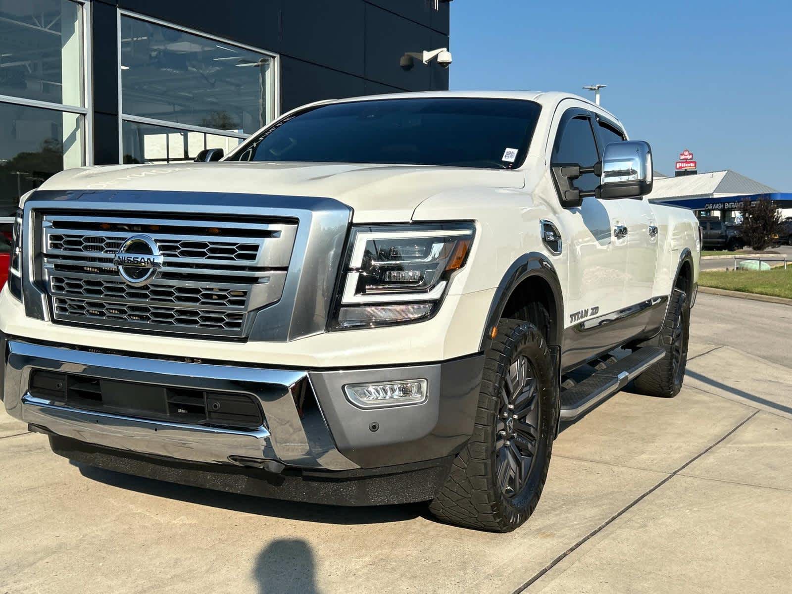 2022 Nissan Titan XD Platinum Reserve 4x4 Crew Cab 2