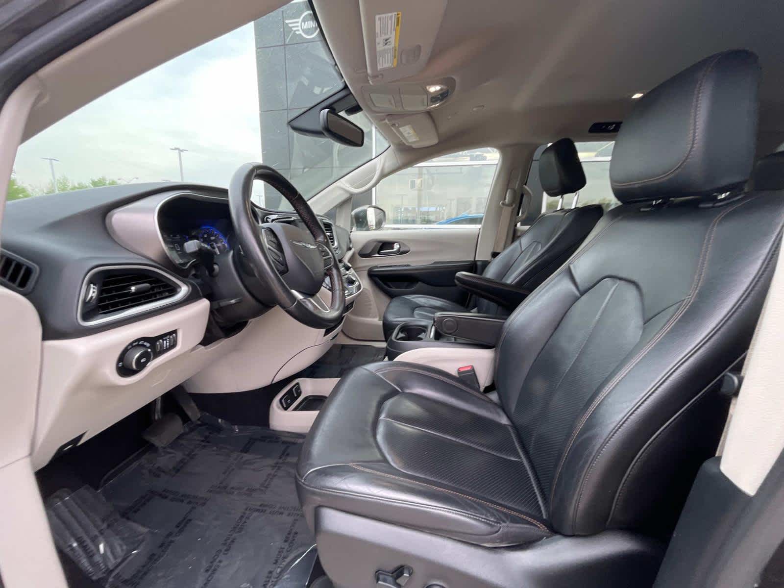 2020 Chrysler Pacifica Touring L 10