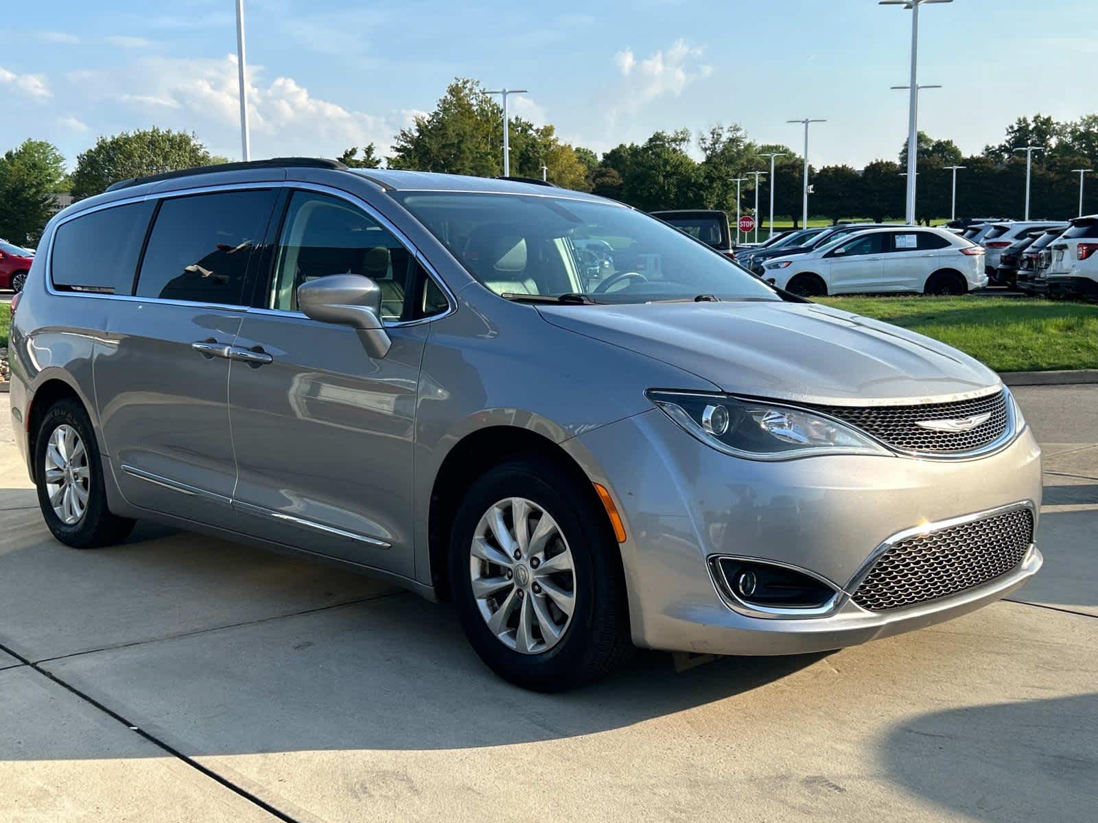 2017 Chrysler Pacifica Touring-L 4