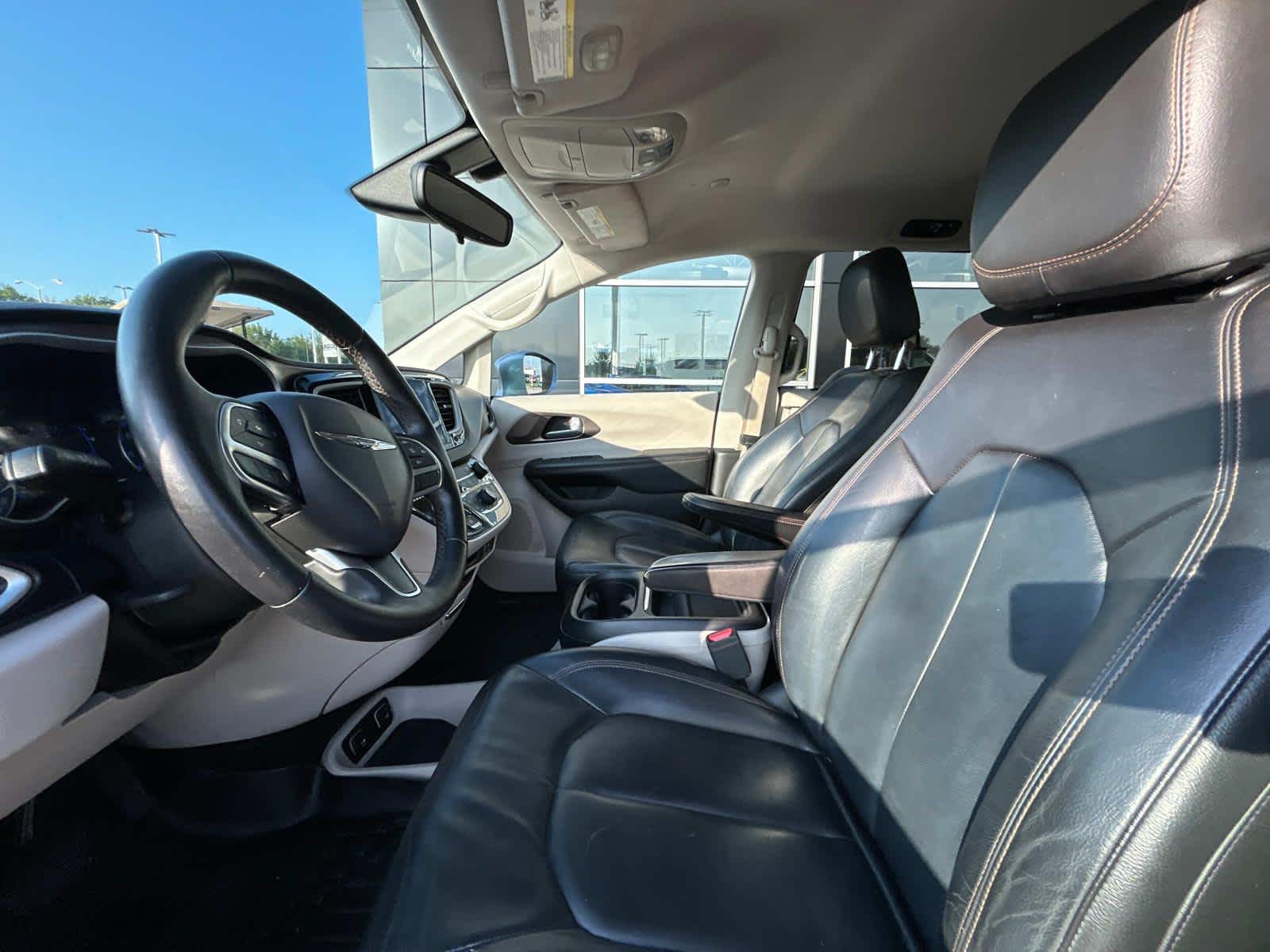 2017 Chrysler Pacifica Touring-L 10