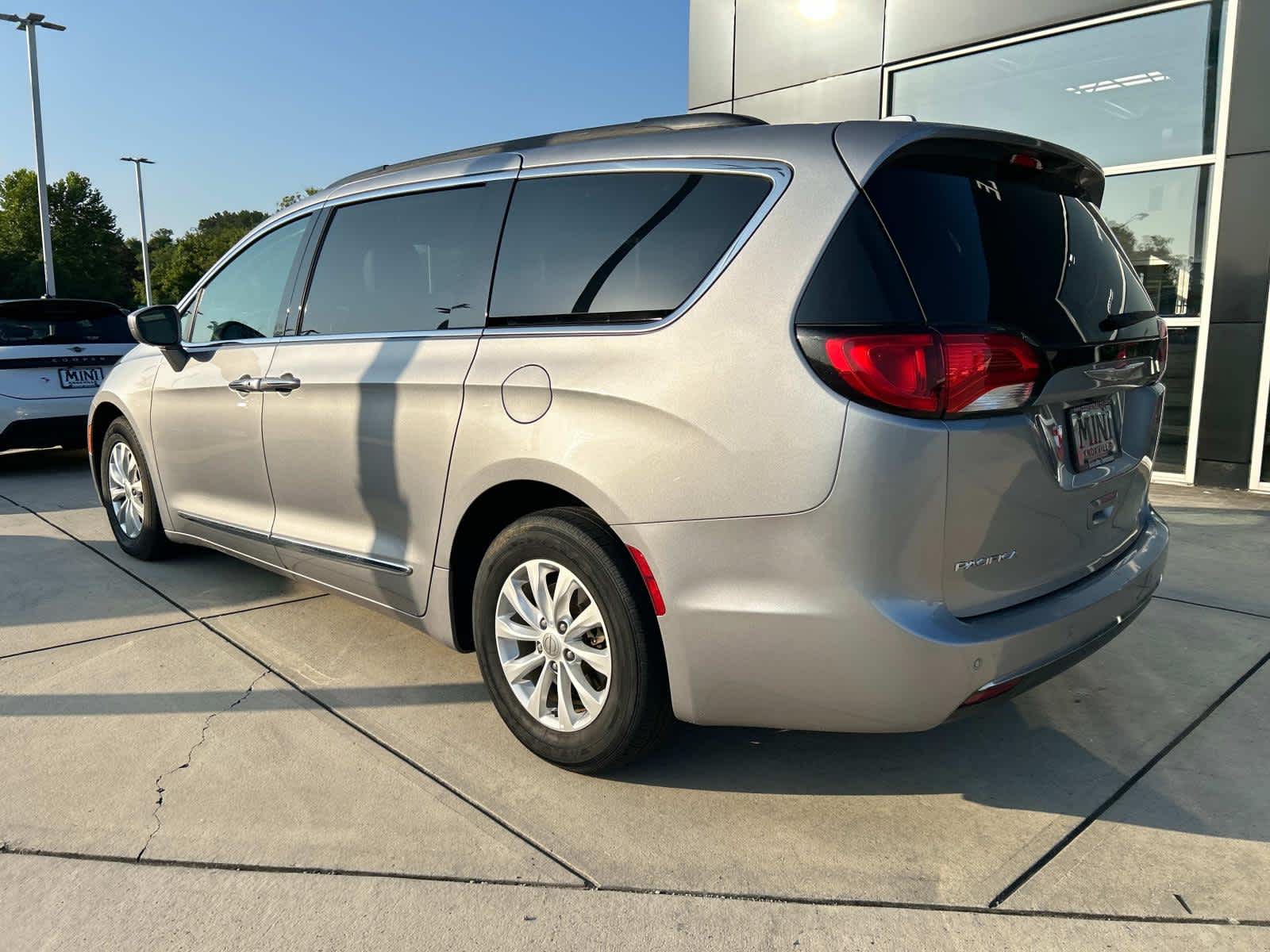 2017 Chrysler Pacifica Touring-L 8