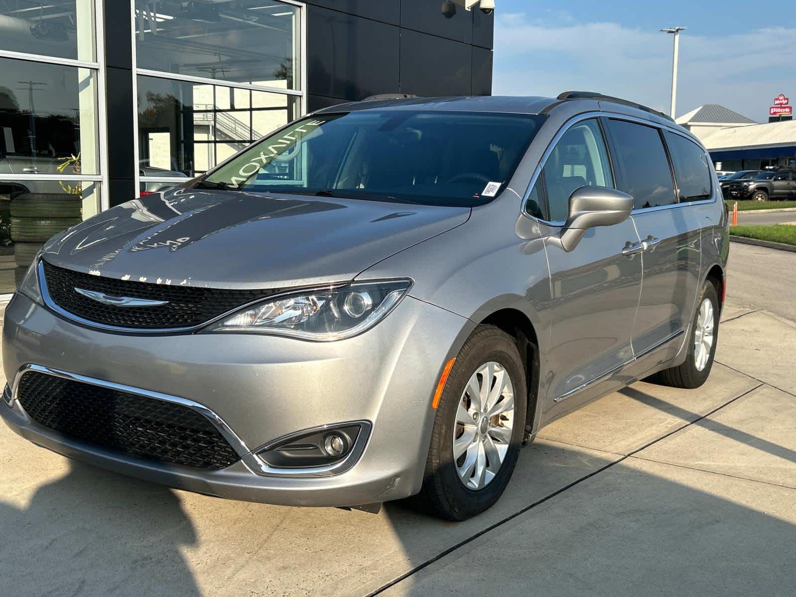 2017 Chrysler Pacifica Touring-L 2