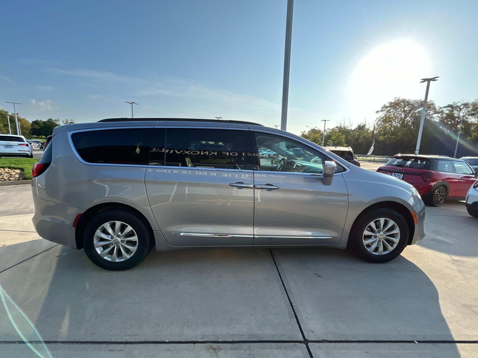 2017 Chrysler Pacifica Touring-L 5