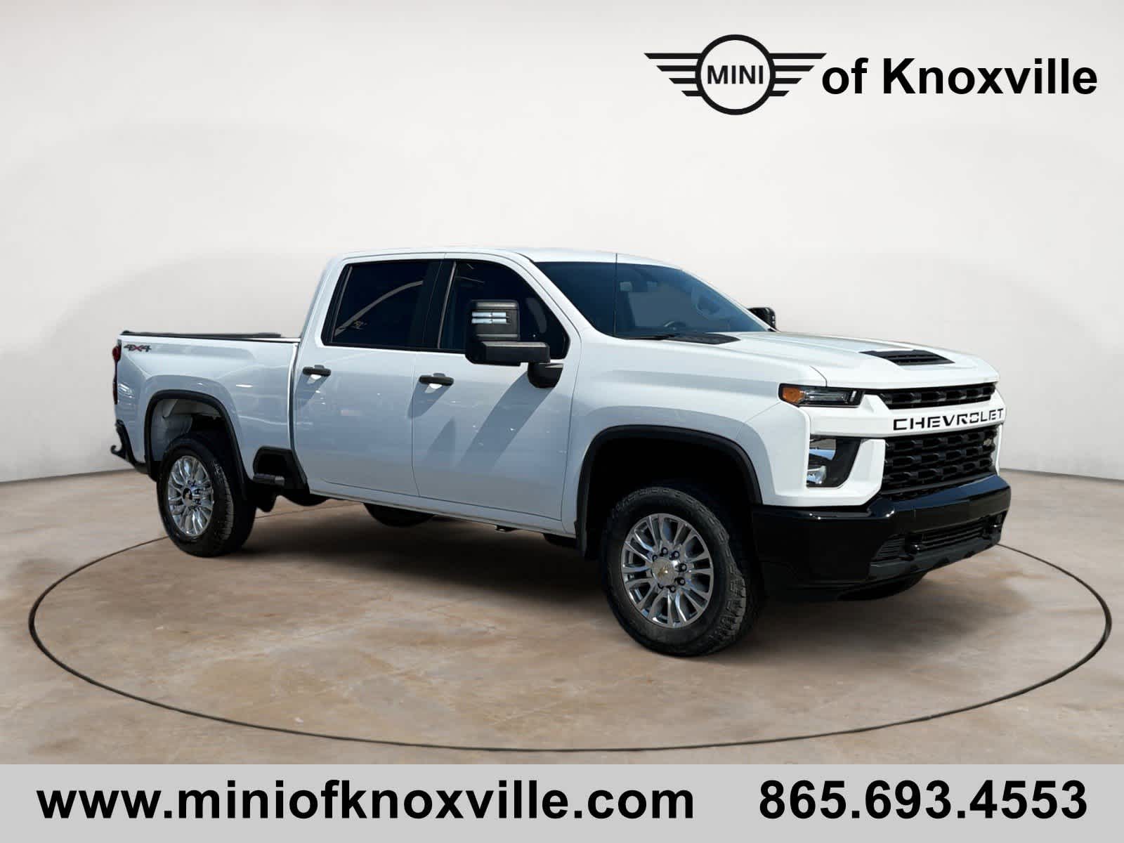 Summit White 2023 Chevrolet Silverado 2500HD Custom Crew Cab 4WD Pickup Truck Four-Wheel Drive 6-Speed Automatic