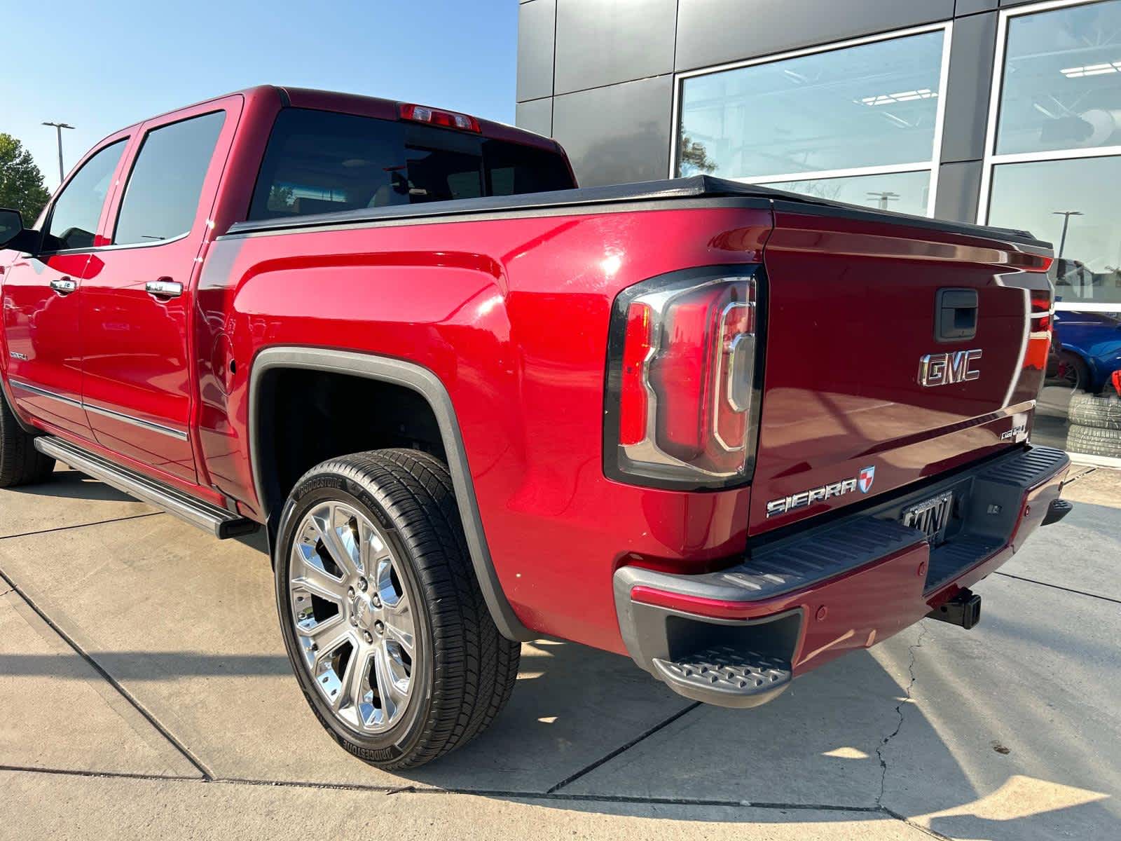 2018 GMC Sierra 1500 Denali 4WD Crew Cab 143.5 8