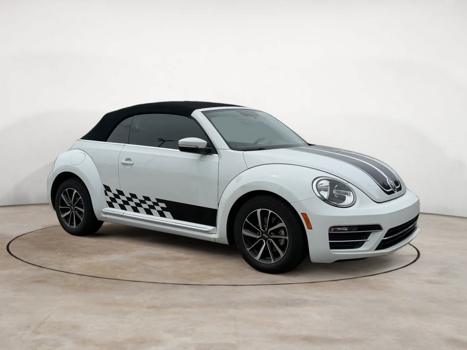 Pure White/Black Roof 2019 Volkswagen Beetle 2.0T S Convertible FWD Convertible Front-Wheel Drive 6-Speed Automatic