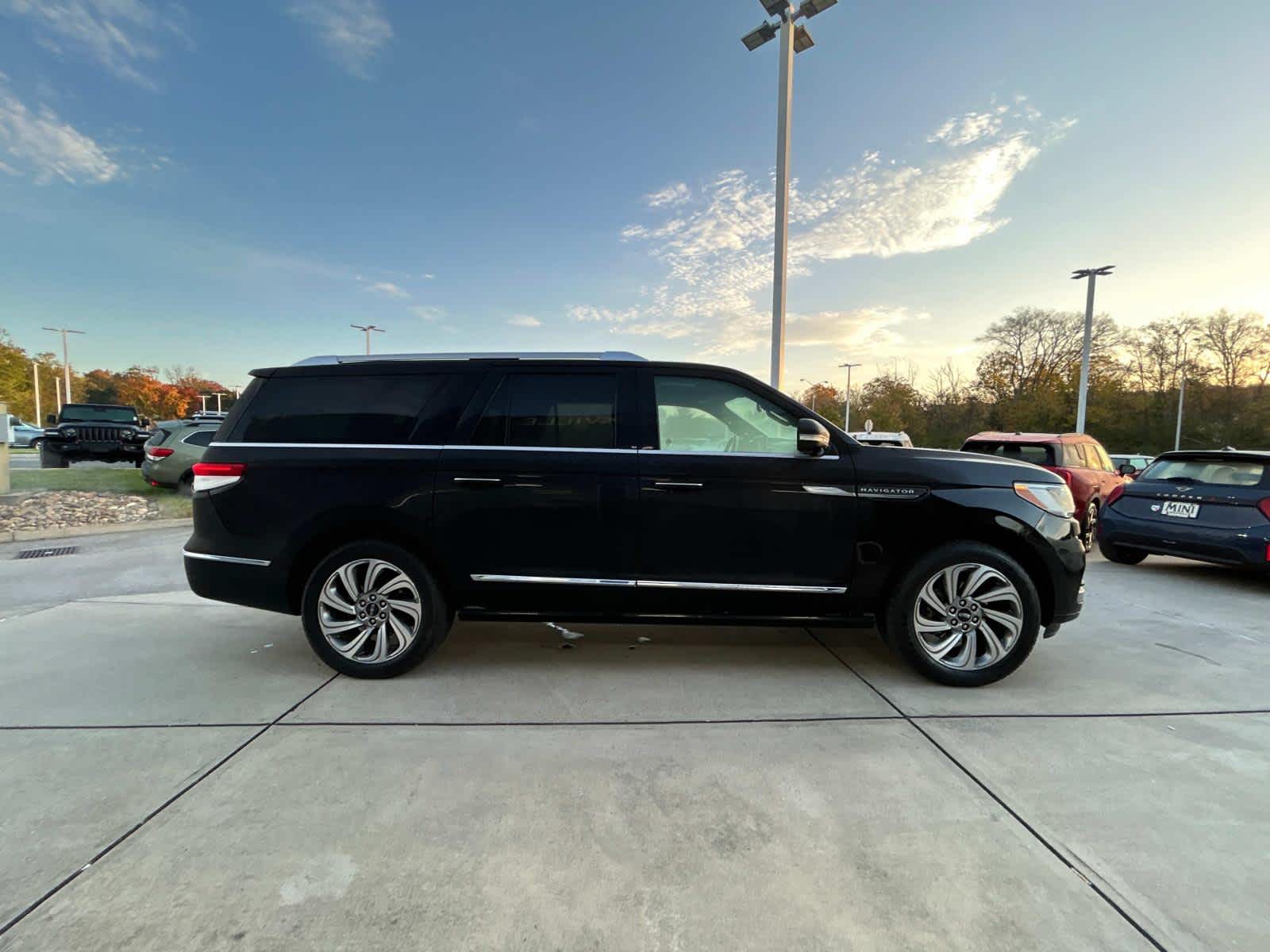 2022 Lincoln Navigator L Standard 5