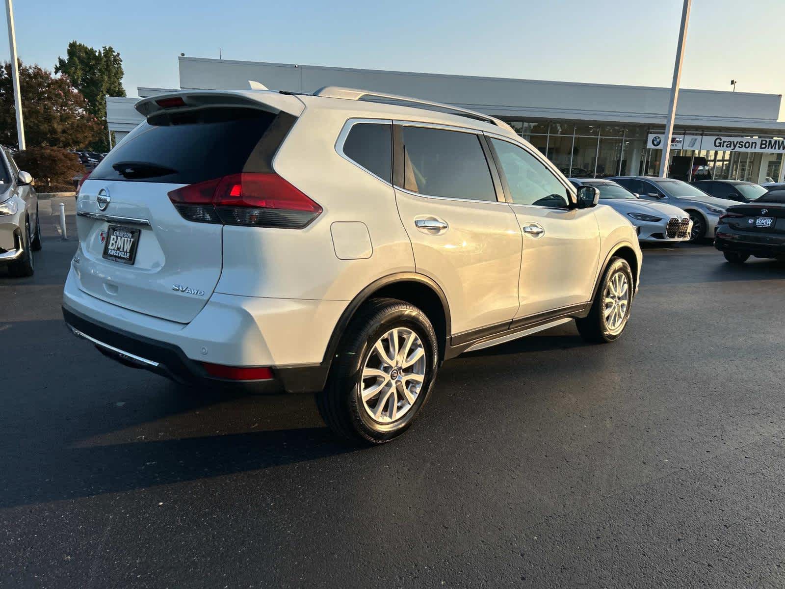 2019 Nissan Rogue SV 3