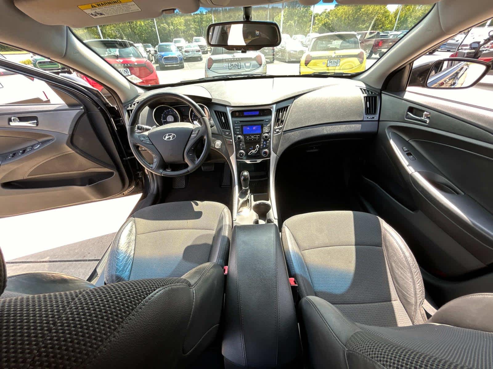 2012 Hyundai Sonata 2.4L SE 12