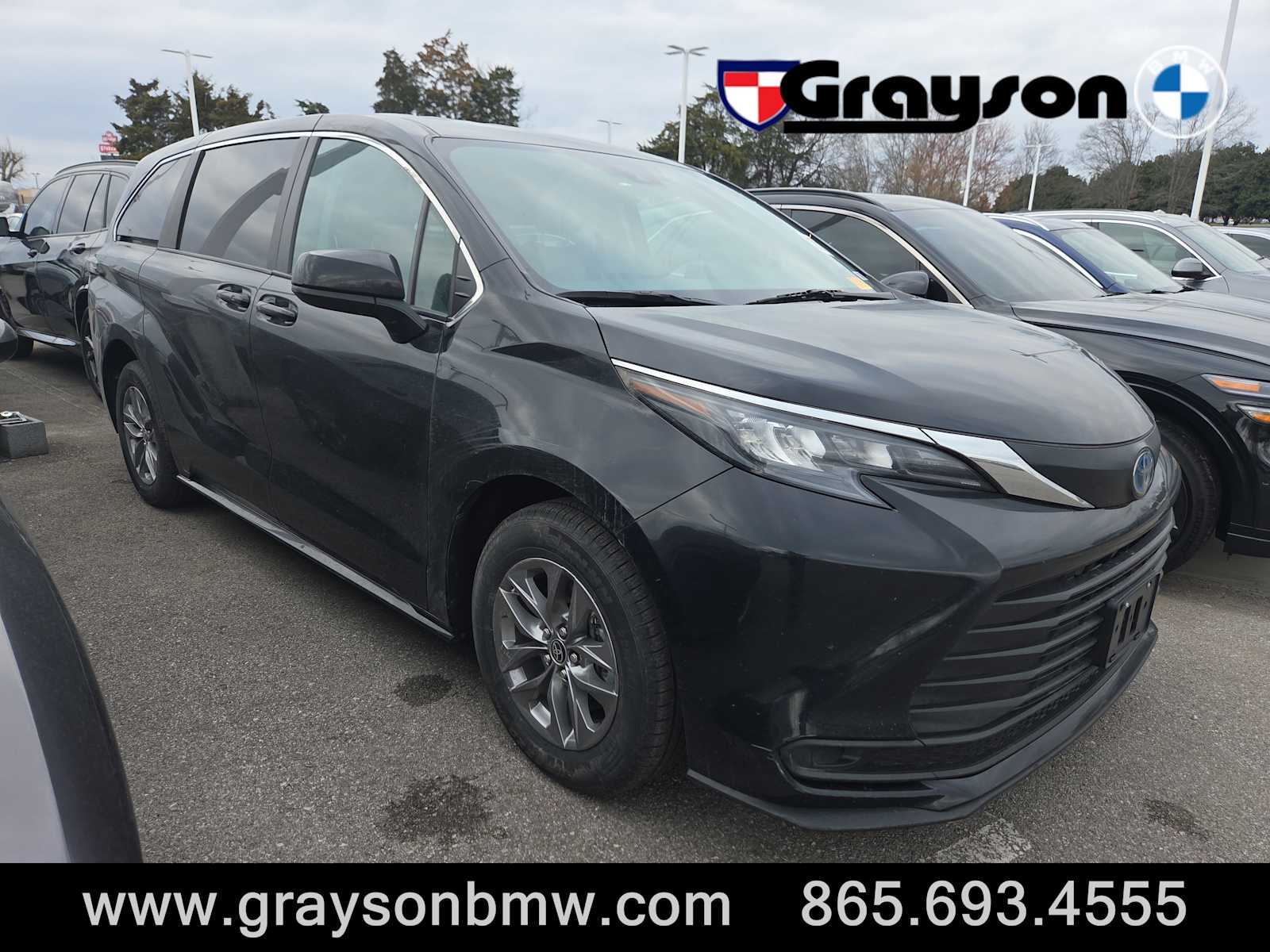 Midnight Black Metallic 2024 Toyota Sienna LE 8-Passenger FWD Minivan Front-Wheel Drive Continuously Variable Transmission