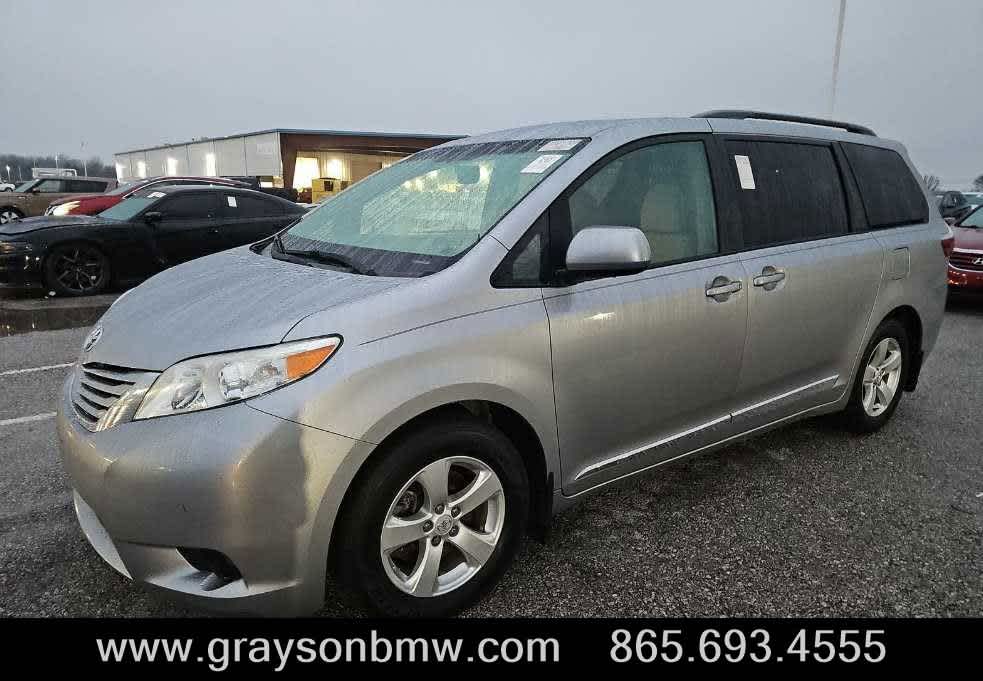 Silver Sky Metallic 2017 Toyota Sienna LE 7-Passenger Auto Access Seat FWD Minivan Front-Wheel Drive 8-Speed Automatic