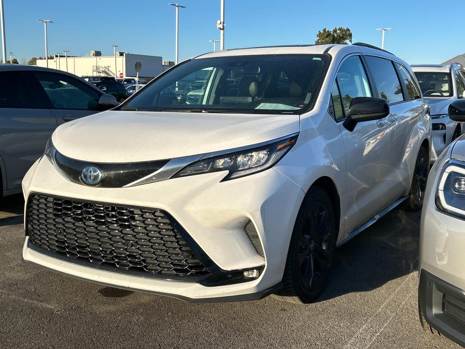 2023 Toyota Sienna XSE 2