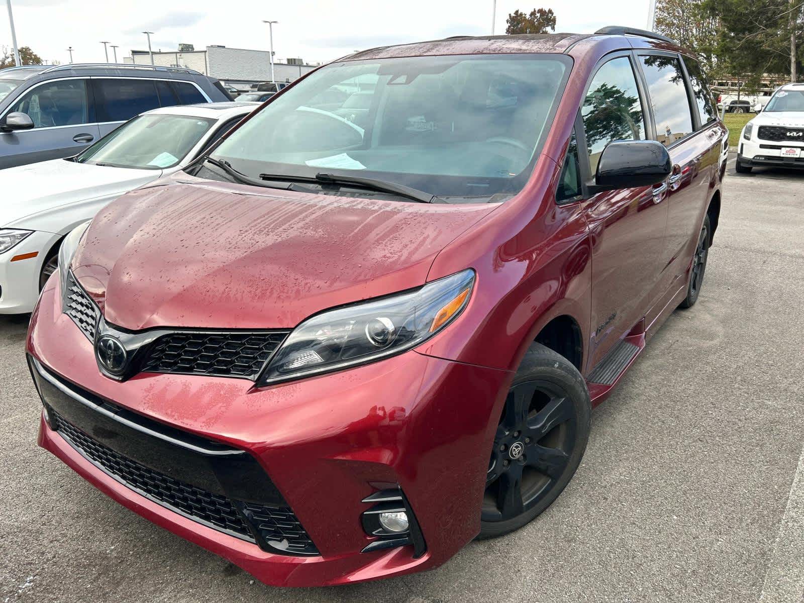 2020 Toyota Sienna SE 2