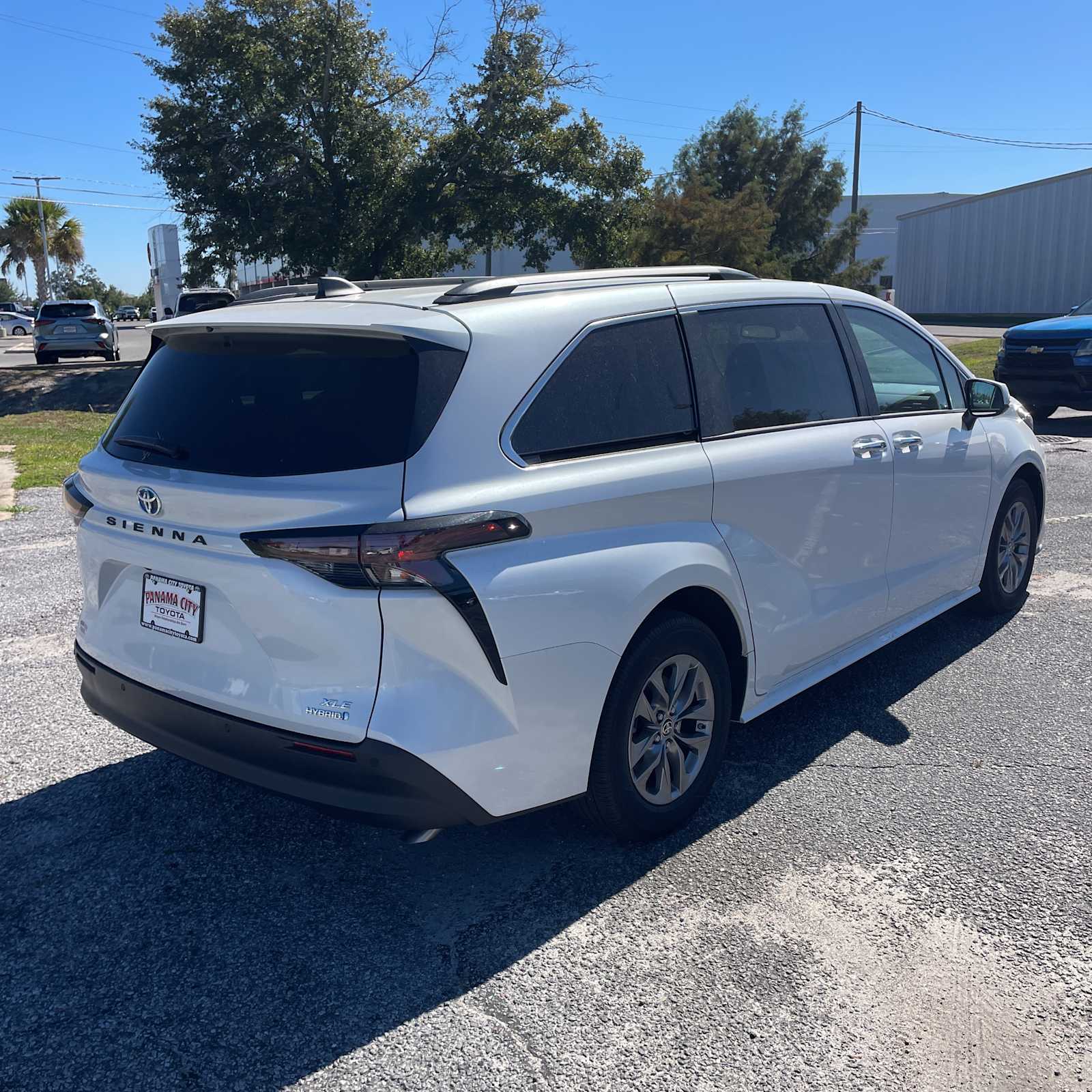 2023 Toyota Sienna XLE 8