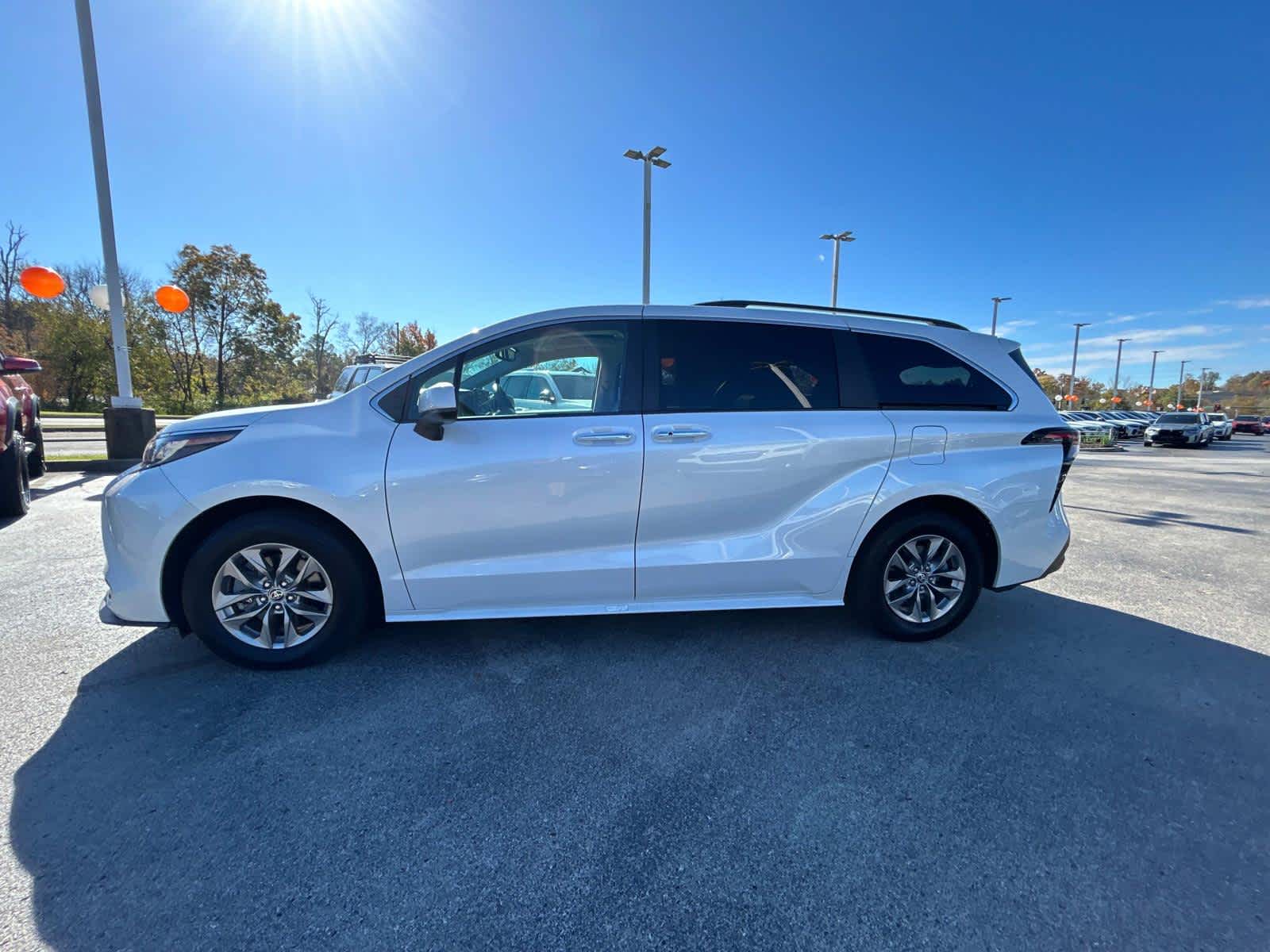 2023 Toyota Sienna XLE 6