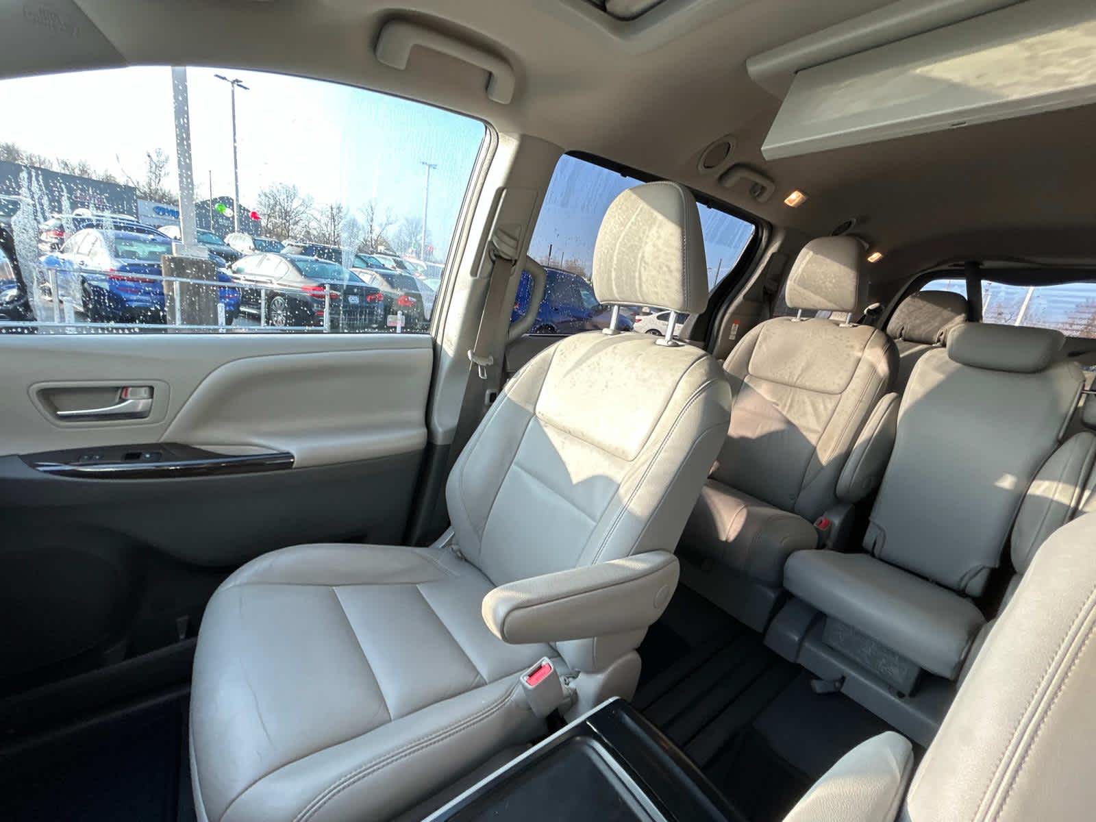 2019 Toyota Sienna XLE Premium 11