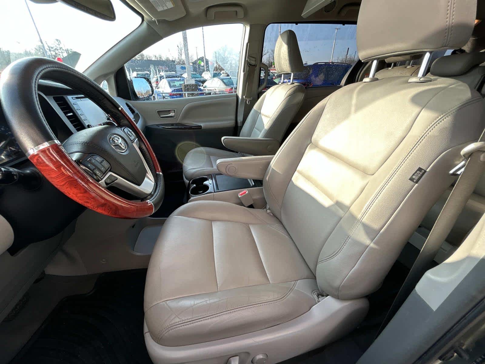 2019 Toyota Sienna XLE Premium 10