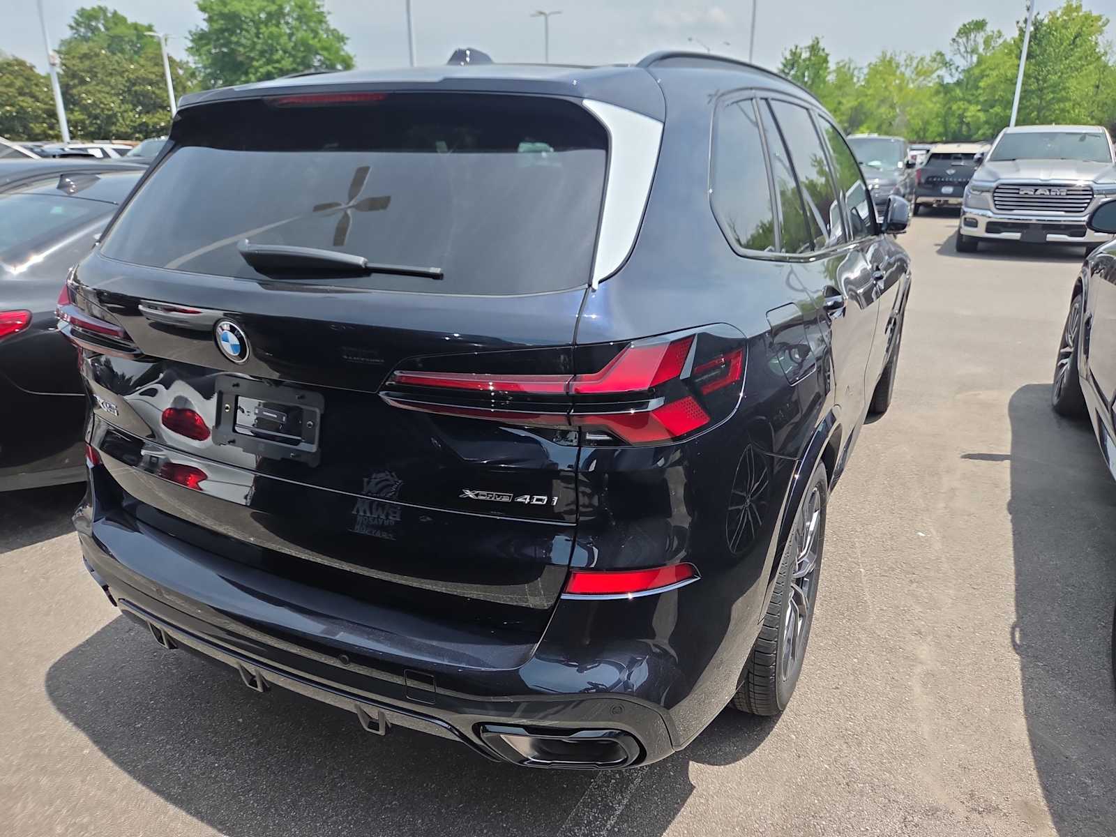 View vehicle photo 5